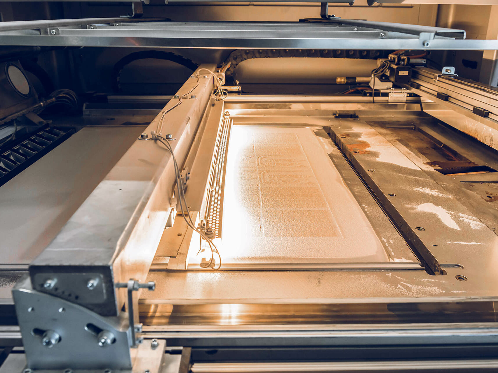 在PDB打印過程中，voxeljet的VX1000的安裝空間。