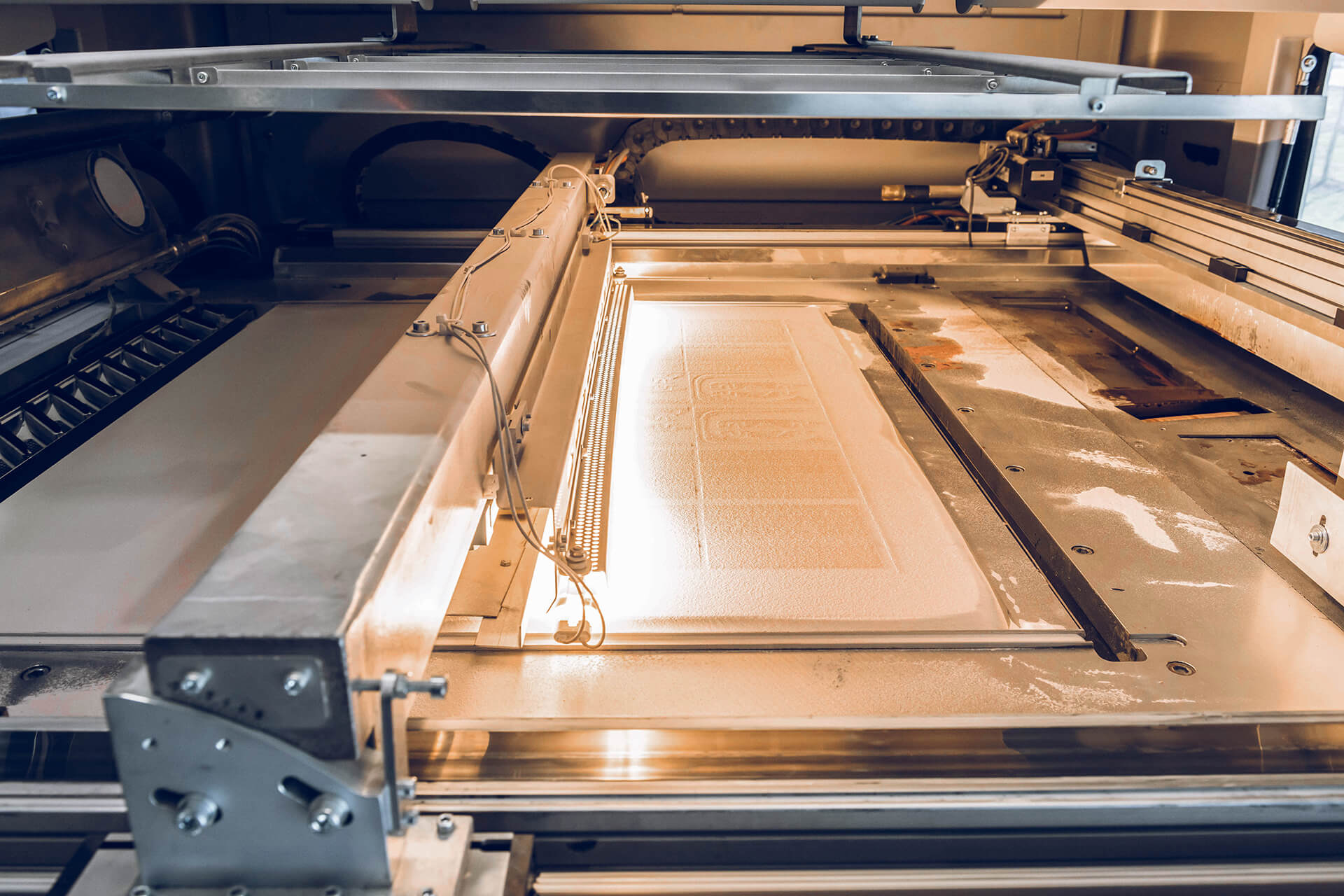 在PDB打印過程中，voxeljet的VX1000的安裝空間。